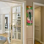 Spectacular Flat For 2P Close To Champs Elysees