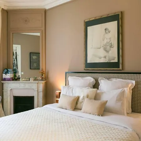 Spectacular Flat For 2p Close To Champs Elysees Paris
